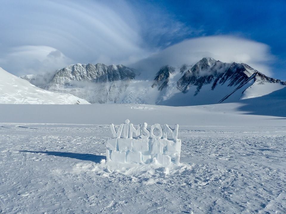 Антарктические горы. Антарктида гора Винсон. Гора массив Винсон. Массив Винсон Антарктида. Пик Винсона Антарктида.
