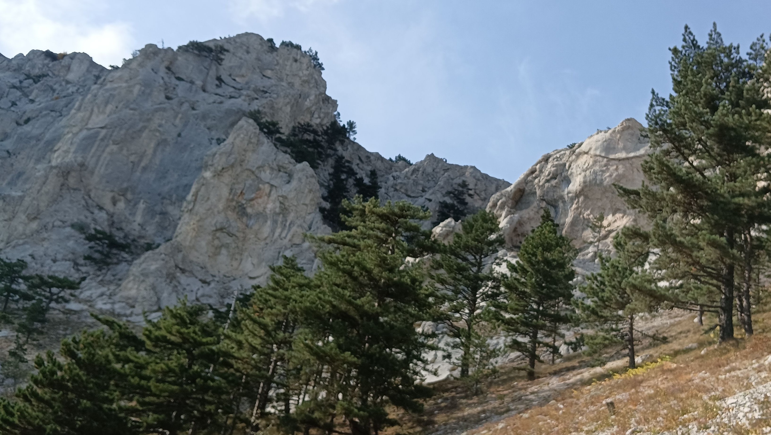 Раз гор. Вершина ай Петри пик 1234 м. Плато ай Петри сейчас. Гора в Крыму ай ю дак или ай Петри. Крым с высоты.