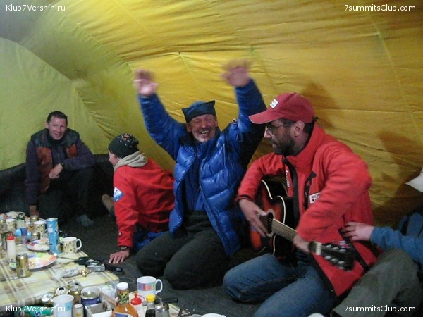 ������� 2009, ���� 303