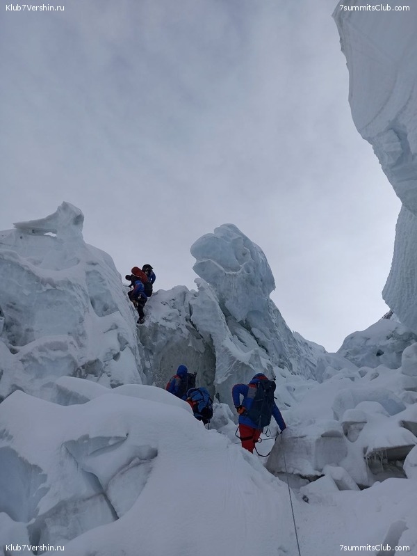  2022.  "  " . ,  121