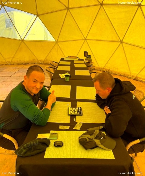  2022 - 2023.   . ,  42