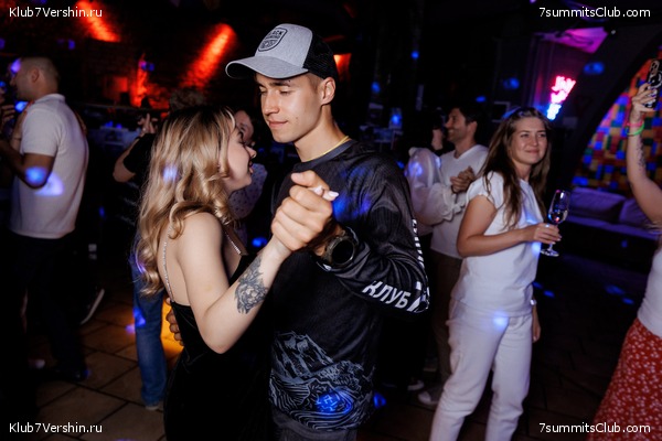   7    8000. 8  2023 .  ,  263