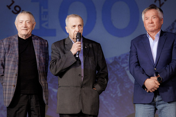    25.11.2023.  . : . ,  21