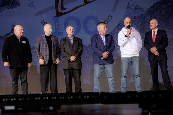    25.11.2023.  . : . ,  22