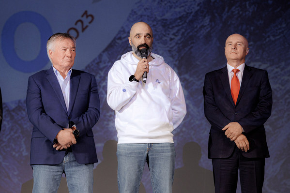    25.11.2023.  . : . ,  24