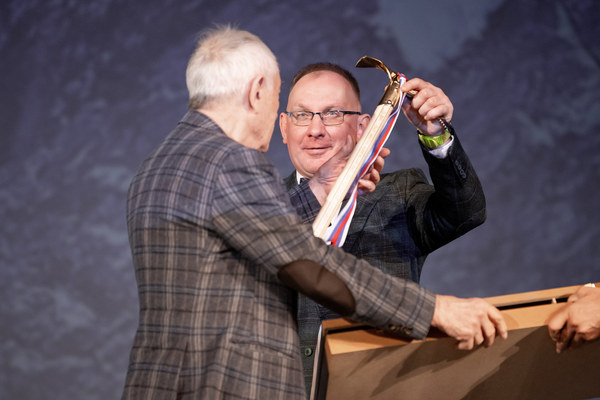    25.11.2023.  . : . ,  31