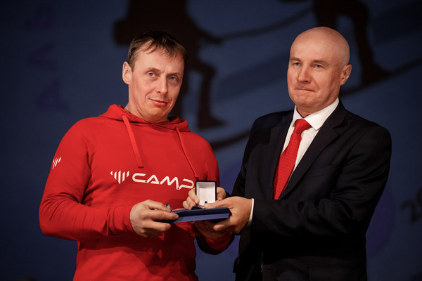    25.11.2023.  . : . ,  157