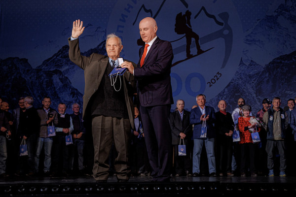    25.11.2023.  . : . ,  159