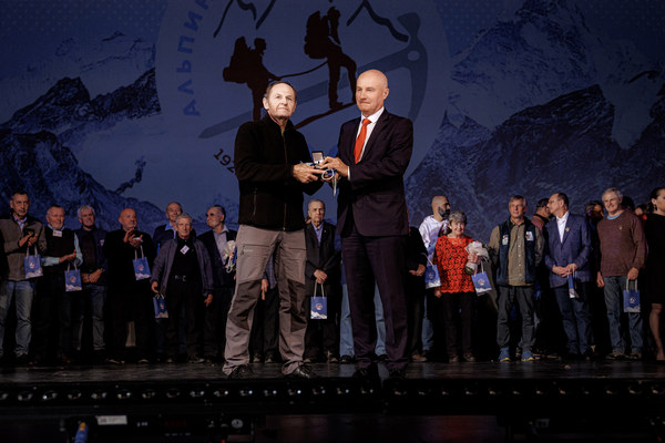    25.11.2023.  . : . ,  161