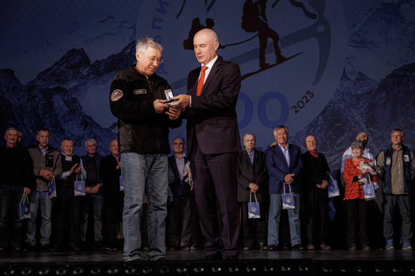    25.11.2023.  . : . ,  163