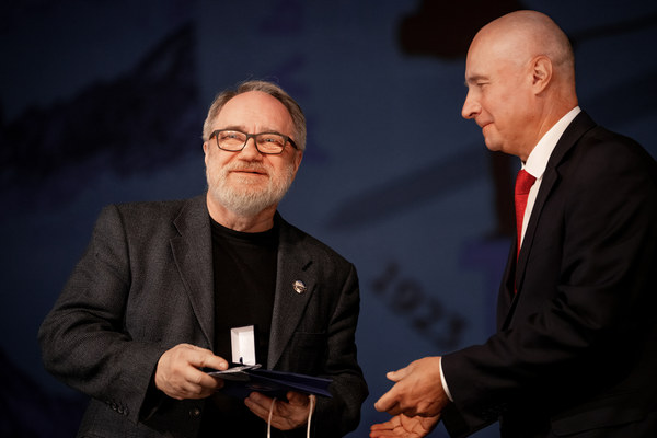    25.11.2023.  . : . ,  169