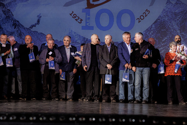    25.11.2023.  . : . ,  170