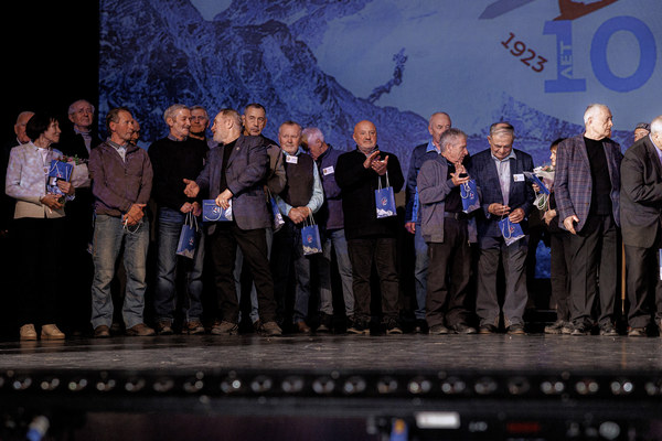    25.11.2023.  . : . ,  171