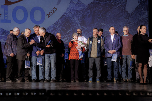    25.11.2023.  . : . ,  172