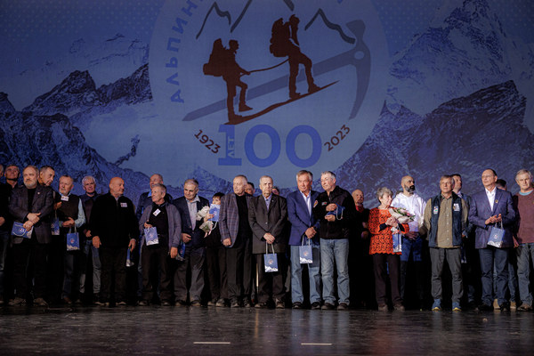    25.11.2023.  . : . ,  174